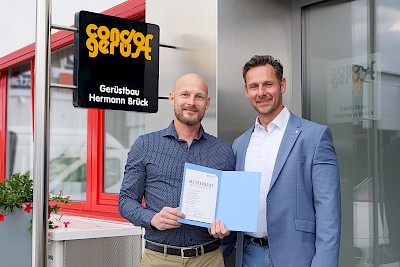 Gerüstbaumeister Tim Steinbrügge (links) mit Prokurist Olaf Böckmann