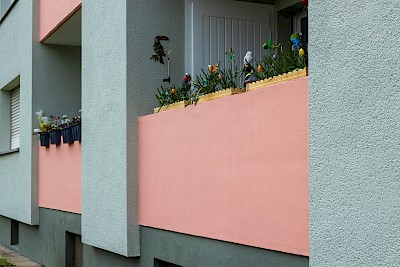 Mit frischer Farbe erhalten die Häuser ein neues Flair.