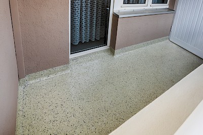 Neue Boden- und Sockelbeschichtung für die Balkone in Essen-Gerschede