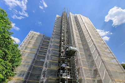 Was auf den ersten Blick wie ein einfaches Fassadengerüst wirkt …