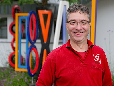 Hat auch nach 25 Jahren seine gute Laune behalten …