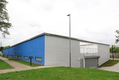 Der doppelstöckige Bau hat einen frischen Anstrich bekommen.