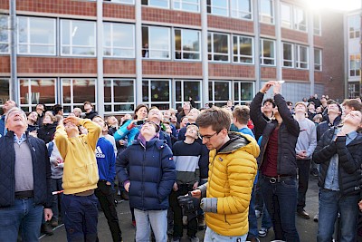 Mit professioneller Begleitung des Unternehmes Stratoflights ging der Ballon in die Höhe …