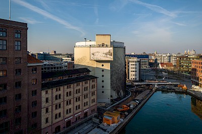 Das ehemalige Banner am Wärmespeicher der Stadtwerke