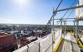 Eine grandiose Aussicht über Coesfeld bieten die obersten Gerüstebenen.